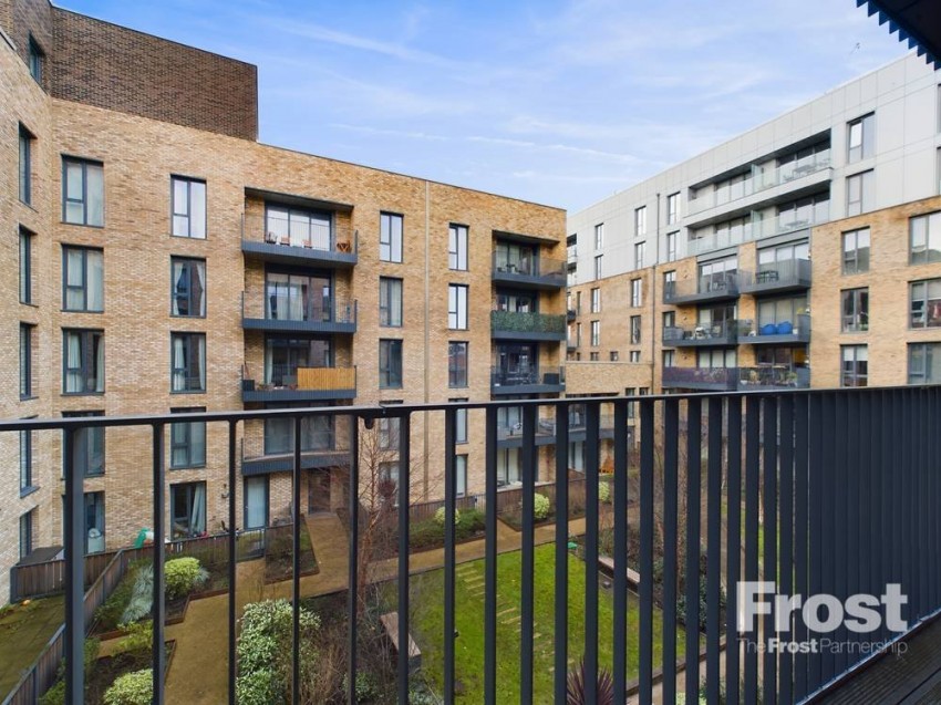 Images for Staines-upon-Thames, Surrey EAID:2640919782 BID:STA