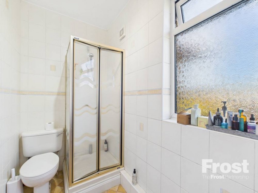 Images for Staines-upon-Thames, Surrey EAID:2640919782 BID:STA