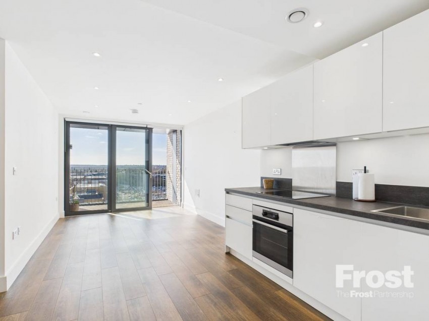 Images for Staines-upon-Thames, Surrey EAID:2640919782 BID:STA