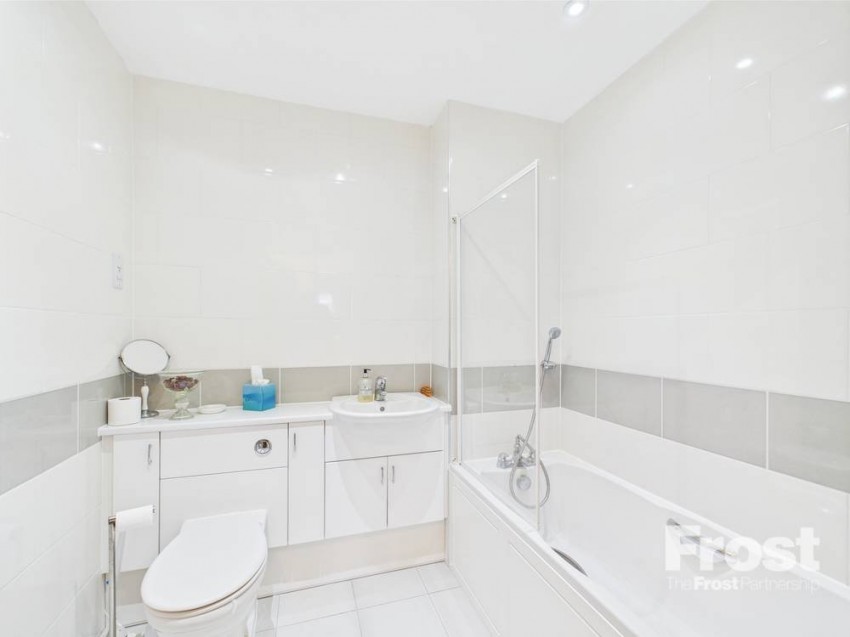 Images for Staines-upon-Thames, Surrey EAID:2640919782 BID:STA
