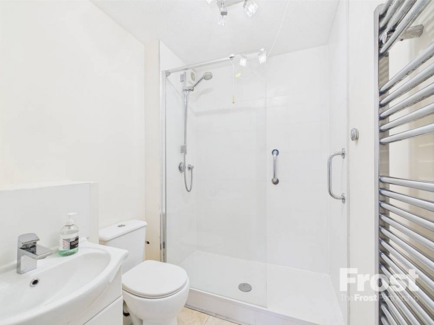 Images for Staines-upon-Thames, Surrey EAID:2640919782 BID:STA
