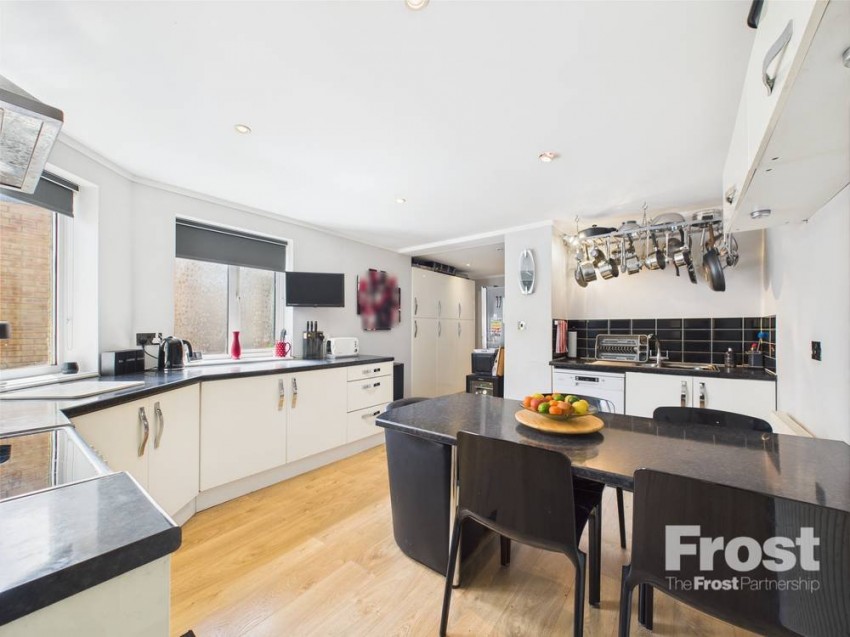 Images for Staines-upon-Thames, Surrey EAID:2640919782 BID:STA