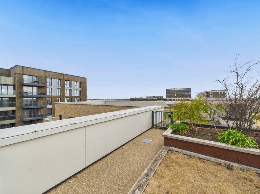 Images for Staines-upon-Thames, Surrey EAID:2640919782 BID:STA
