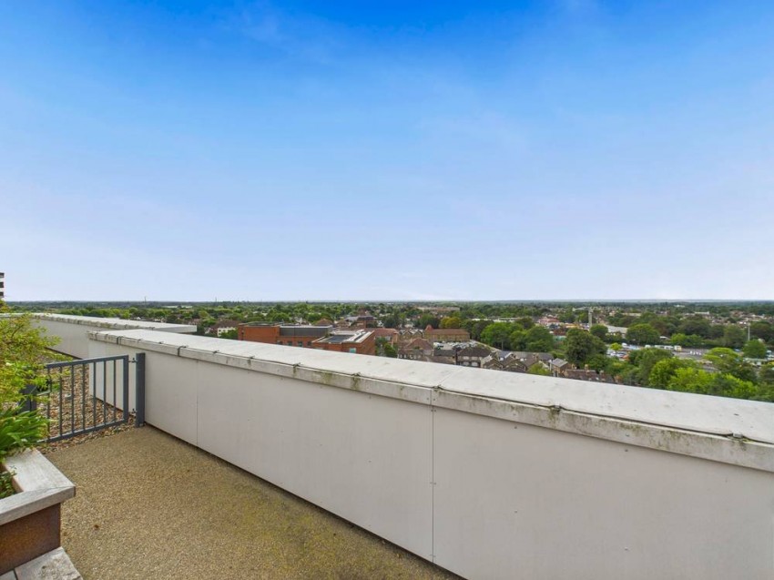 Images for Staines-upon-Thames, Surrey EAID:2640919782 BID:STA