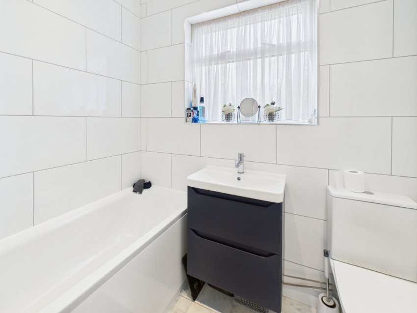 Images for Staines-upon-Thames, Surrey EAID:2640919782 BID:STA