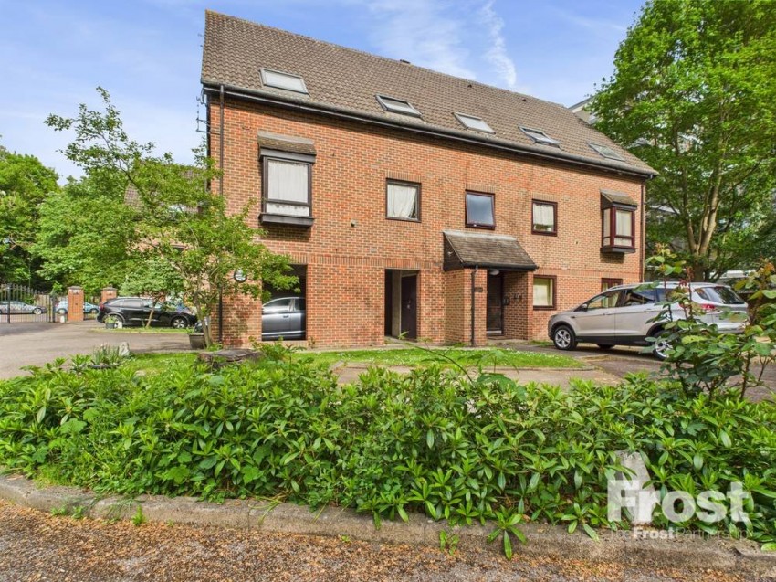 Images for Moormede Crescent, Staines-upon-Thames, Surrey EAID:2640919782 BID:STA