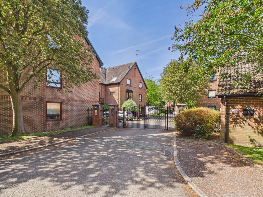Images for Moormede Crescent, Staines-upon-Thames, Surrey EAID:2640919782 BID:STA