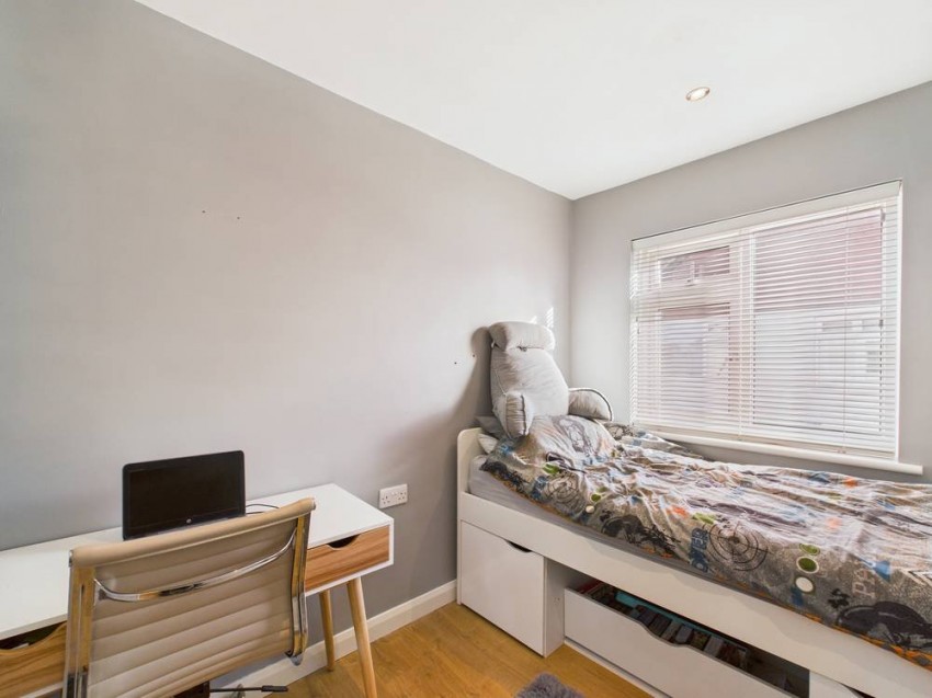 Images for Staines-upon-Thames, Surrey EAID:2640919782 BID:STA