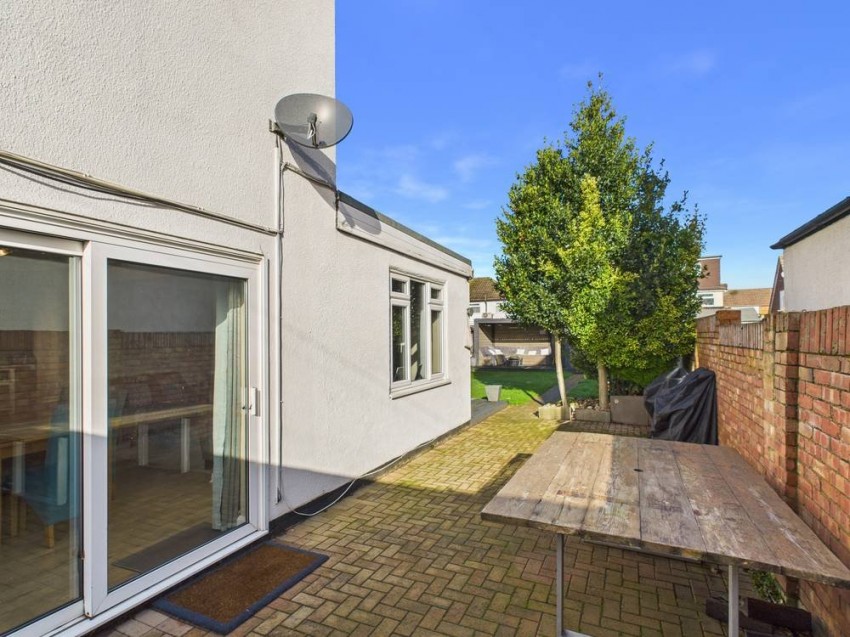 Images for Staines-upon-Thames, Surrey EAID:2640919782 BID:STA