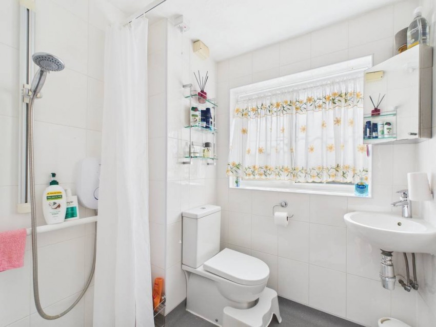 Images for Staines-upon-Thames, Surrey EAID:2640919782 BID:STA