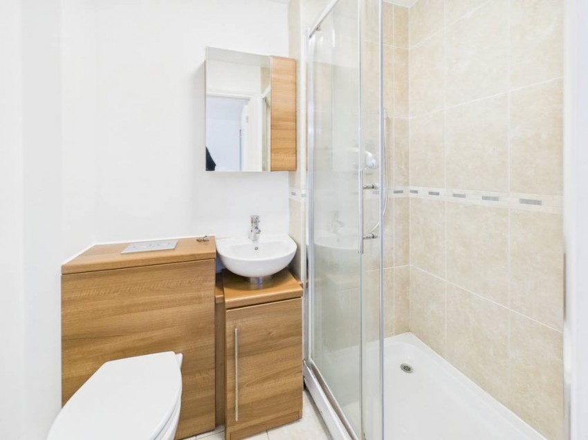 Images for Gresham Road, Staines-Upon-Thames, Surrey EAID:2640919782 BID:STL
