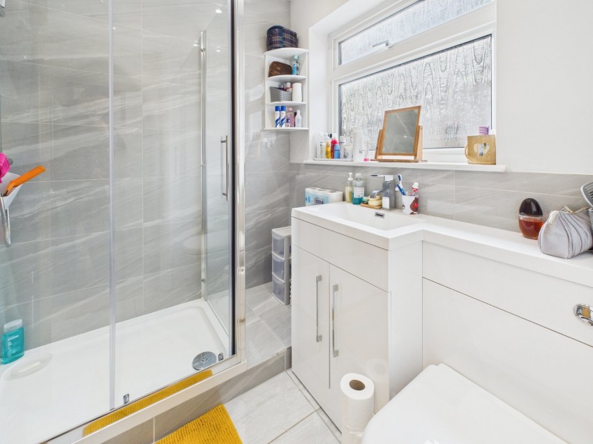 Images for Staines-upon-Thames, Surrey EAID:2640919782 BID:STA