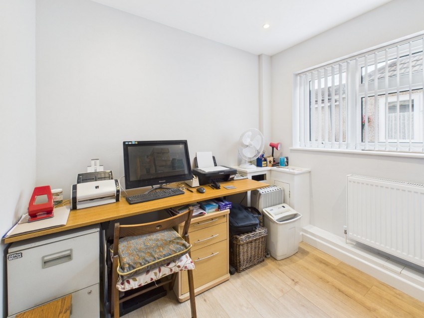 Images for Staines-upon-Thames, Surrey EAID:2640919782 BID:STA