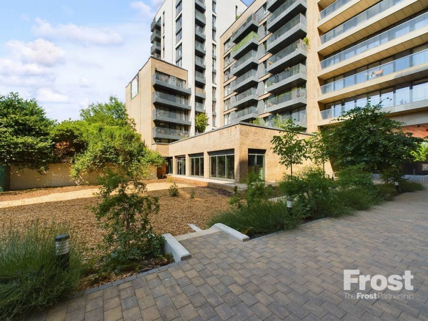 Images for Staines-upon-Thames, Surrey EAID:2640919782 BID:STA