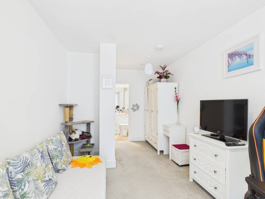 Images for Staines-upon-Thames, Surrey EAID:2640919782 BID:STA