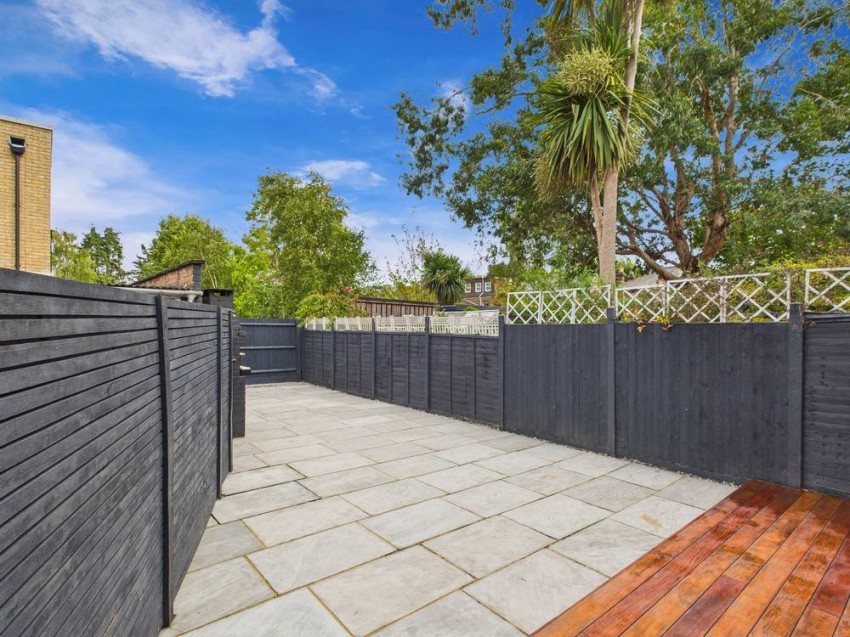 Images for Staines-upon-Thames, Surrey EAID:2640919782 BID:STA