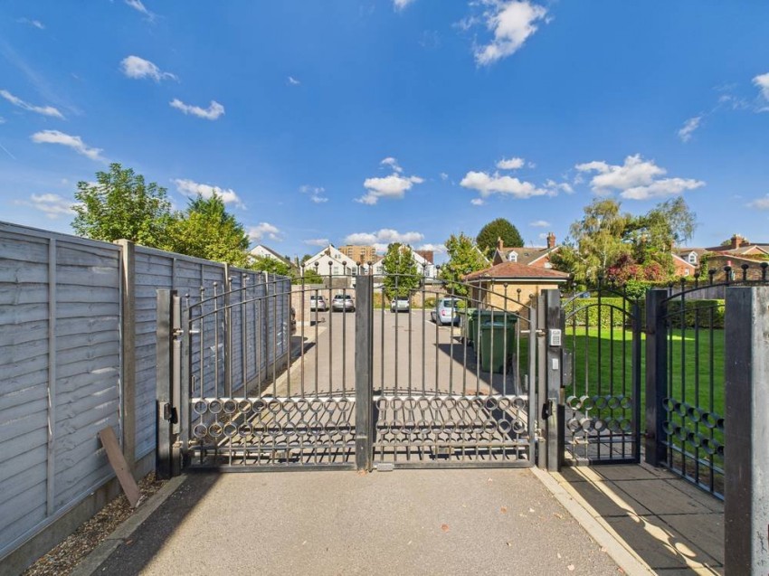 Images for Gresham Road, Staines-Upon-Thames, Surrey EAID:2640919782 BID:STA