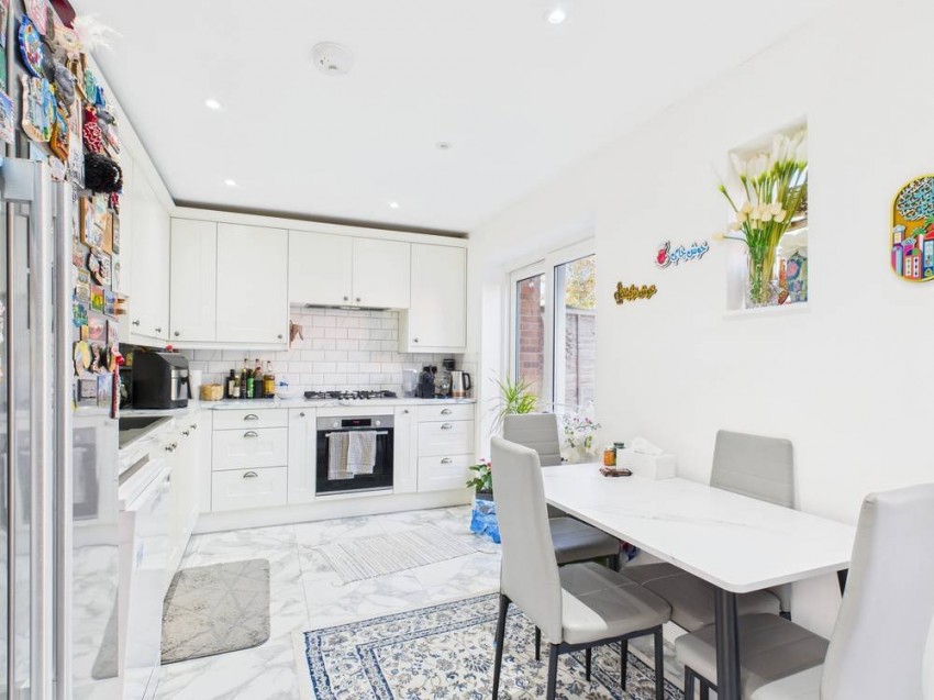 Images for Staines-upon-Thames, Surrey EAID:2640919782 BID:STA