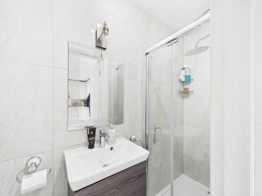 Images for Staines-upon-Thames, Surrey EAID:2640919782 BID:STA