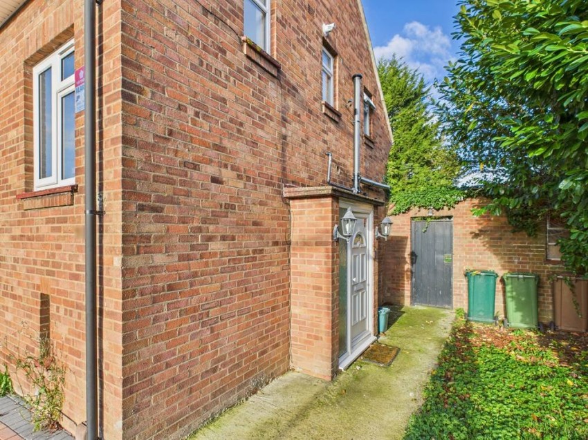 Images for Staines-upon-Thames, Surrey EAID:2640919782 BID:STA