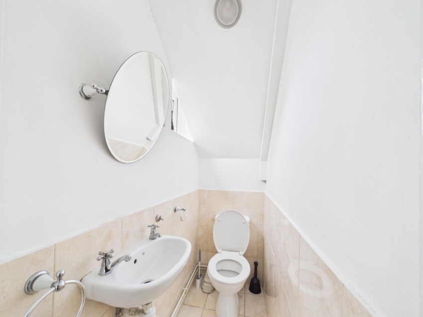 Images for Staines-upon-Thames, Surrey EAID:2640919782 BID:STA