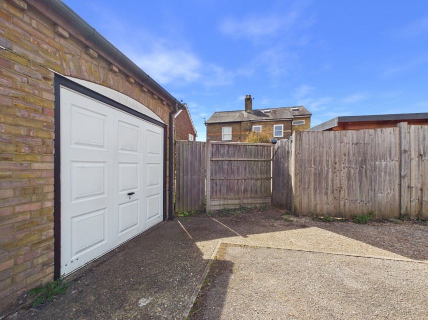 Images for Staines-upon-Thames, Surrey EAID:2640919782 BID:STA