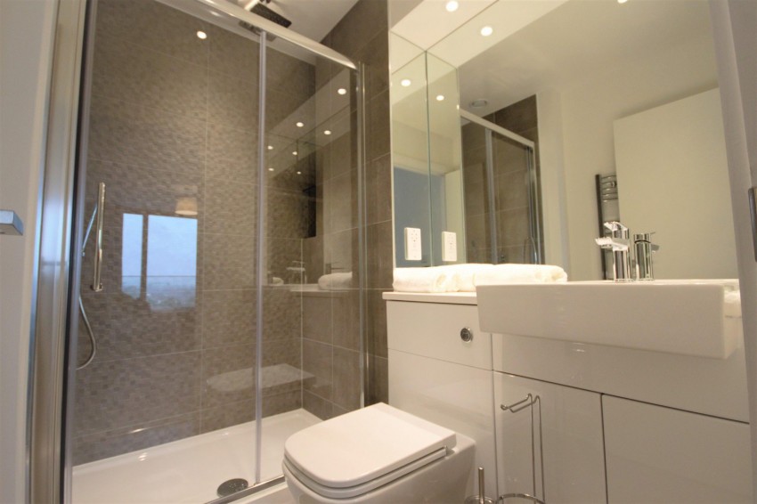 Images for High Street, 124 High Street, Staines-Upon-Thames EAID:2640919782 BID:STA