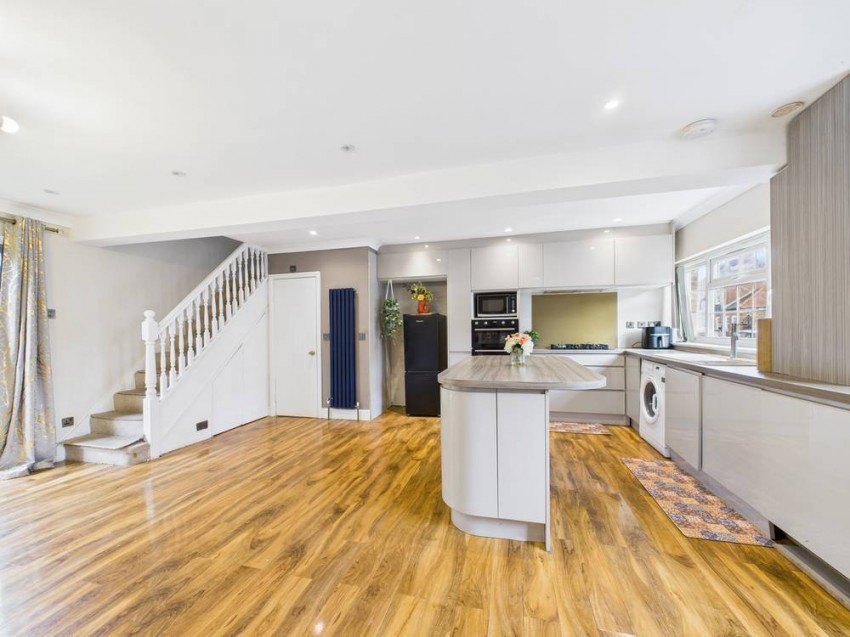 Images for Staines-upon-Thames, Surrey EAID:2640919782 BID:STA