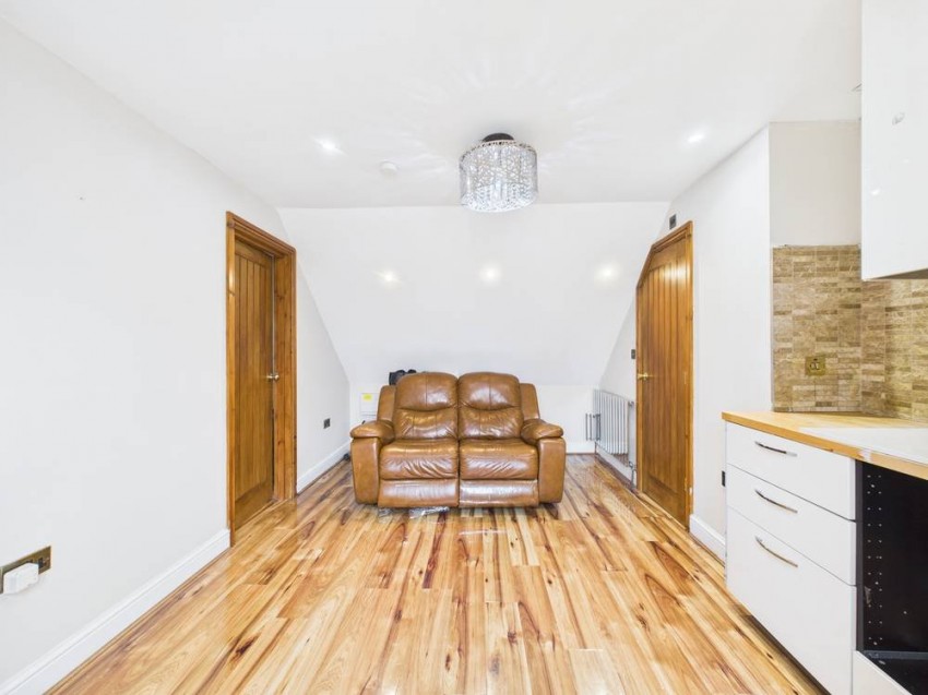 Images for Staines-upon-Thames, Surrey EAID:2640919782 BID:STA