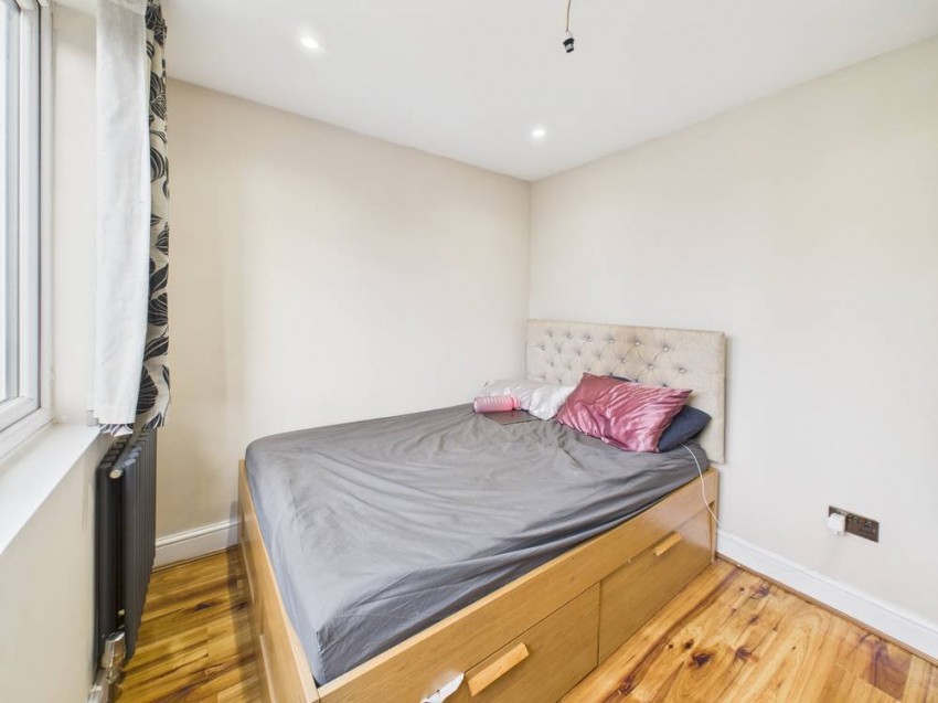 Images for Staines-upon-Thames, Surrey EAID:2640919782 BID:STA