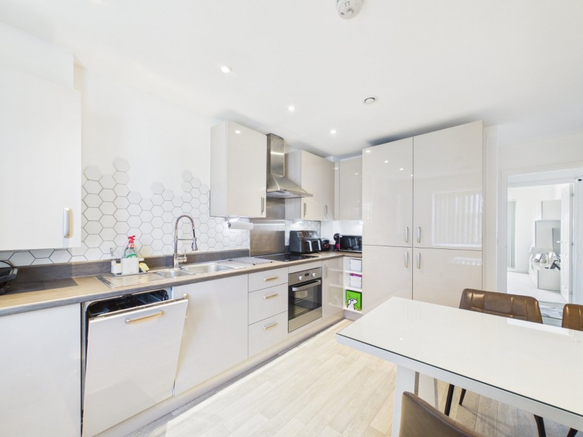 Images for Kennett Lane, Chertsey, Surrey EAID:2640919782 BID:STA