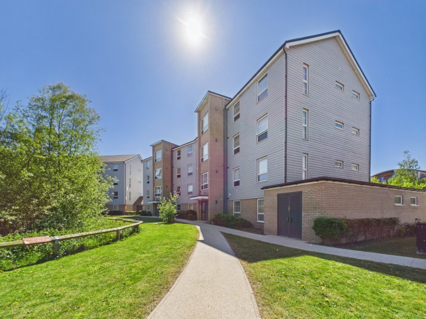 Images for Kennett Lane, Chertsey, Surrey EAID:2640919782 BID:STA