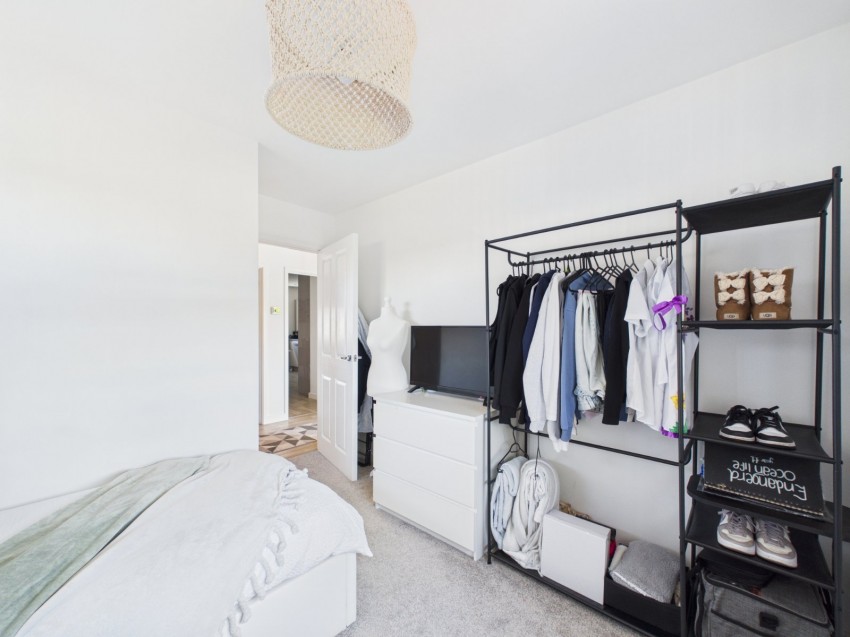 Images for Kennett Lane, Chertsey, Surrey EAID:2640919782 BID:STA