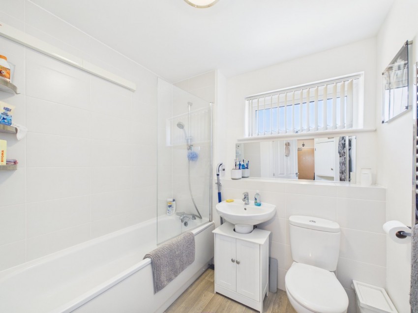 Images for Kennett Lane, Chertsey, Surrey EAID:2640919782 BID:STA