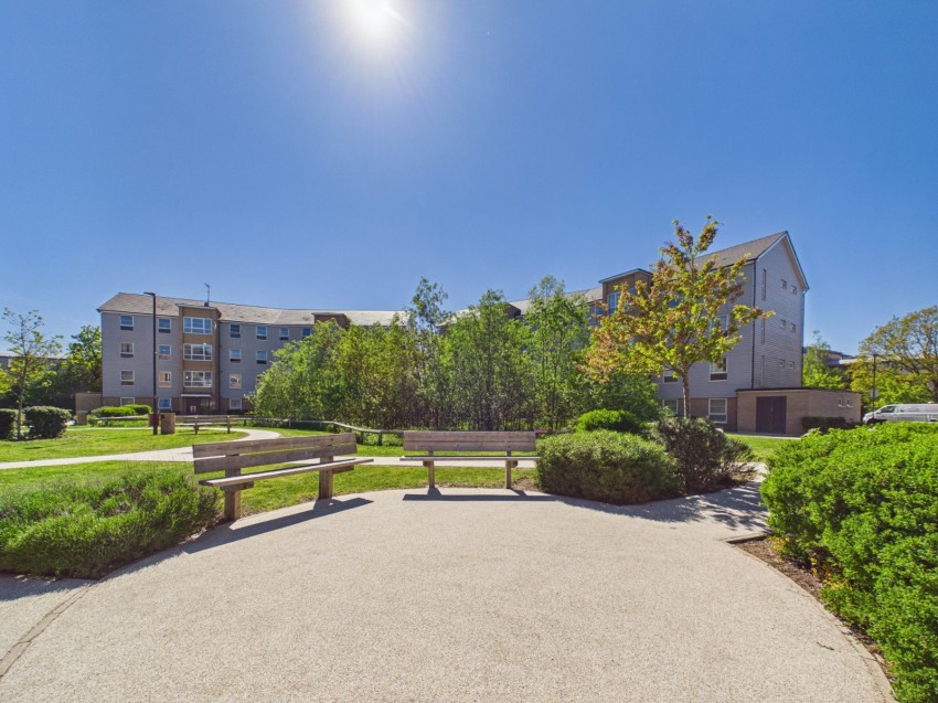 Images for Kennett Lane, Chertsey, Surrey EAID:2640919782 BID:STA