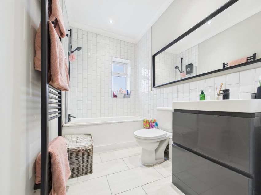 Images for Ashford, Surrey EAID:2640919782 BID:ASH