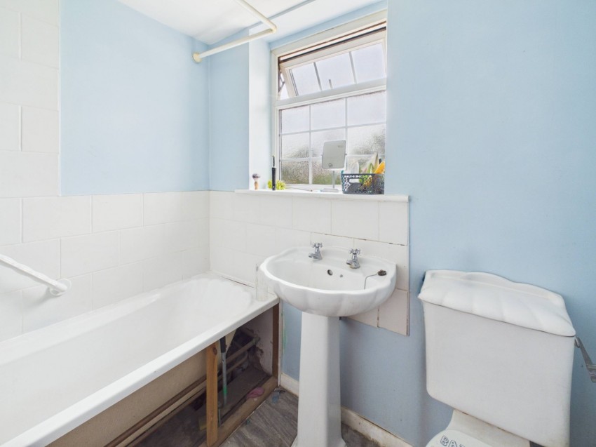 Images for Staines-upon-Thames, Surrey EAID:2640919782 BID:STA