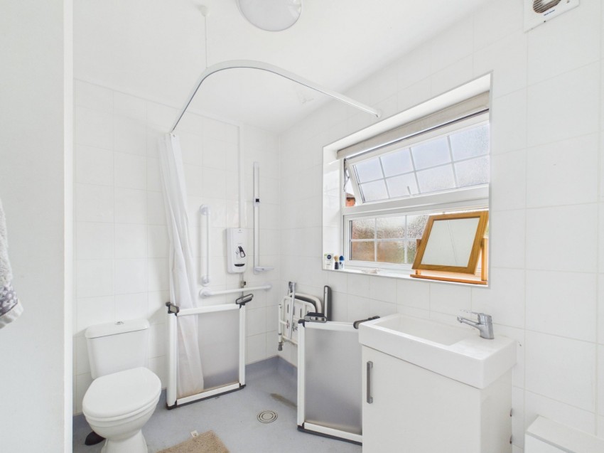 Images for Staines-upon-Thames, Surrey EAID:2640919782 BID:STA