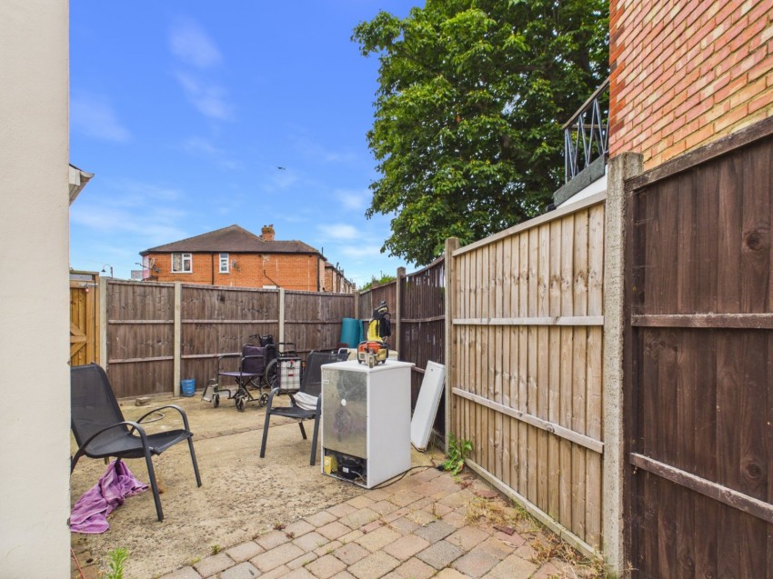 Images for Staines-upon-Thames, Surrey EAID:2640919782 BID:STA