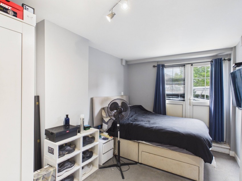 Images for Staines-upon-Thames, Surrey EAID:2640919782 BID:STA