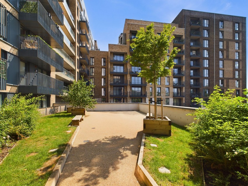 Images for Staines-upon-Thames, Surrey EAID:2640919782 BID:STA