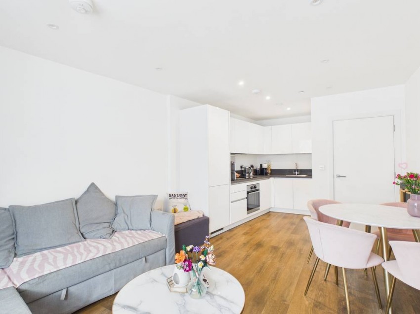 Images for Staines-upon-Thames, Surrey EAID:2640919782 BID:STA