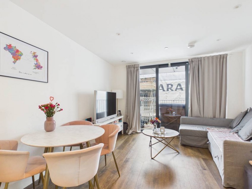 Images for Staines-upon-Thames, Surrey EAID:2640919782 BID:STA