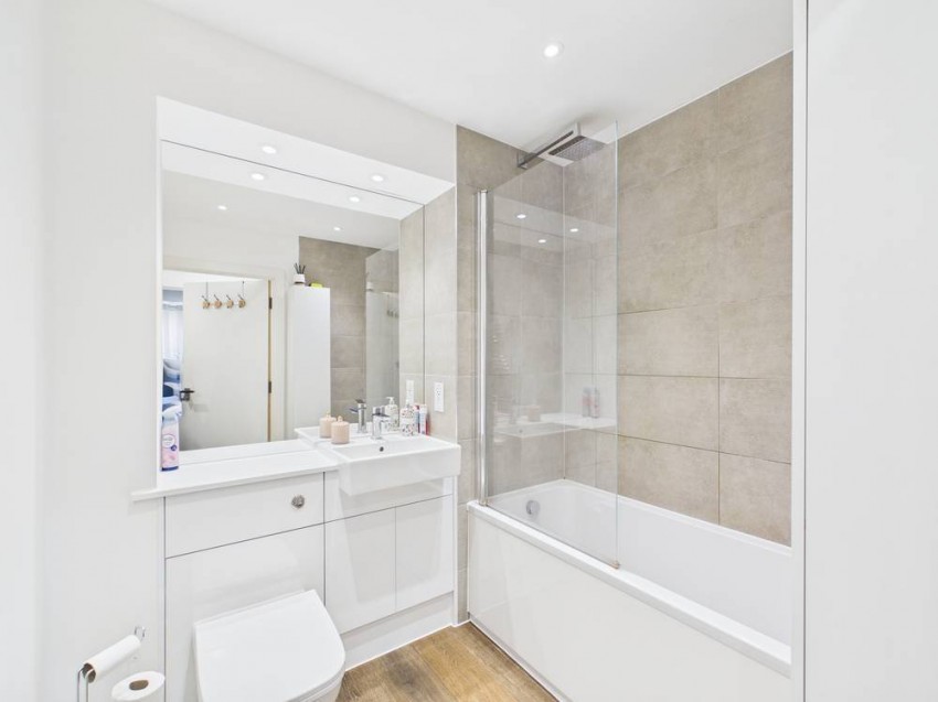 Images for Staines-upon-Thames, Surrey EAID:2640919782 BID:STA