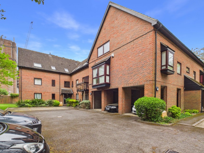 Images for Moormede Crescent, Staines-upon-Thames, Surrey EAID:2640919782 BID:STA