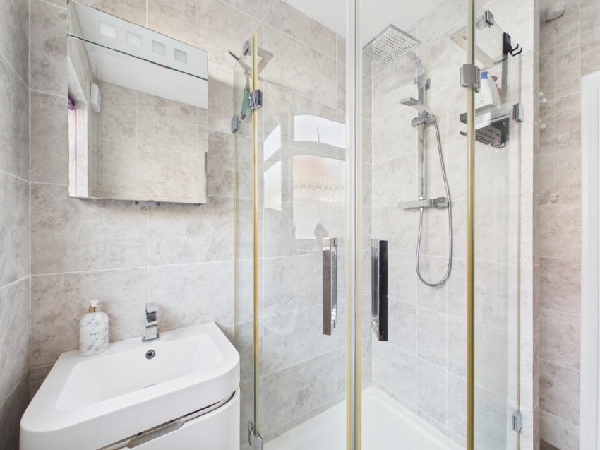 Images for Staines-upon-Thames, Surrey EAID:2640919782 BID:STA