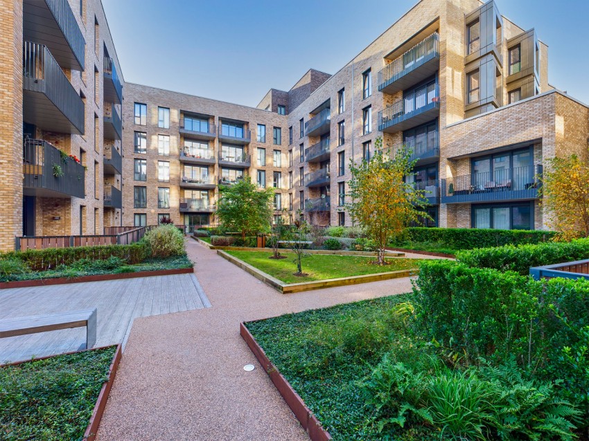 Images for Staines-upon-Thames, Surrey EAID:2640919782 BID:STA