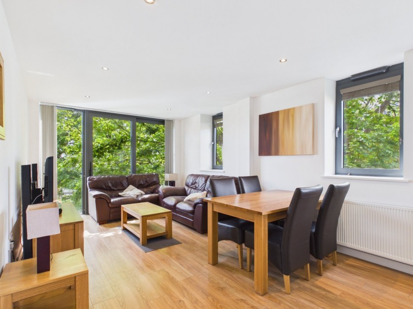 Images for Staines-upon-Thames, Surrey EAID:2640919782 BID:STA