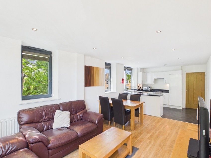 Images for Staines-upon-Thames, Surrey EAID:2640919782 BID:STA