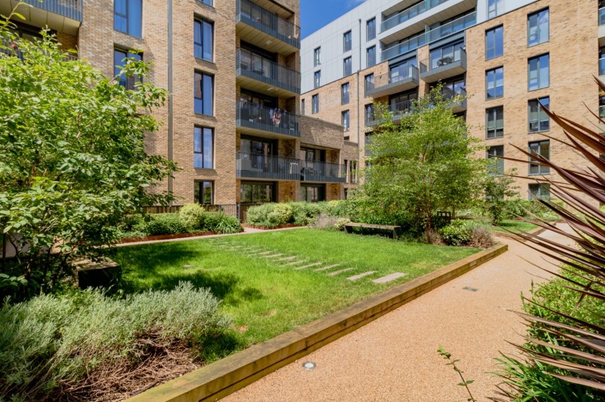 Images for Staines-upon-Thames, Surrey EAID:2640919782 BID:STA